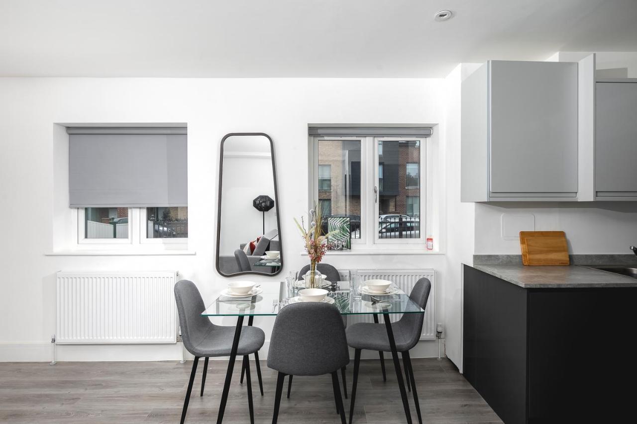 Skyvillion - London Enfield Chase Apartments With Parking & Wifi Buitenkant foto
