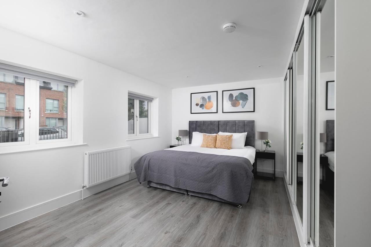 Skyvillion - London Enfield Chase Apartments With Parking & Wifi Buitenkant foto