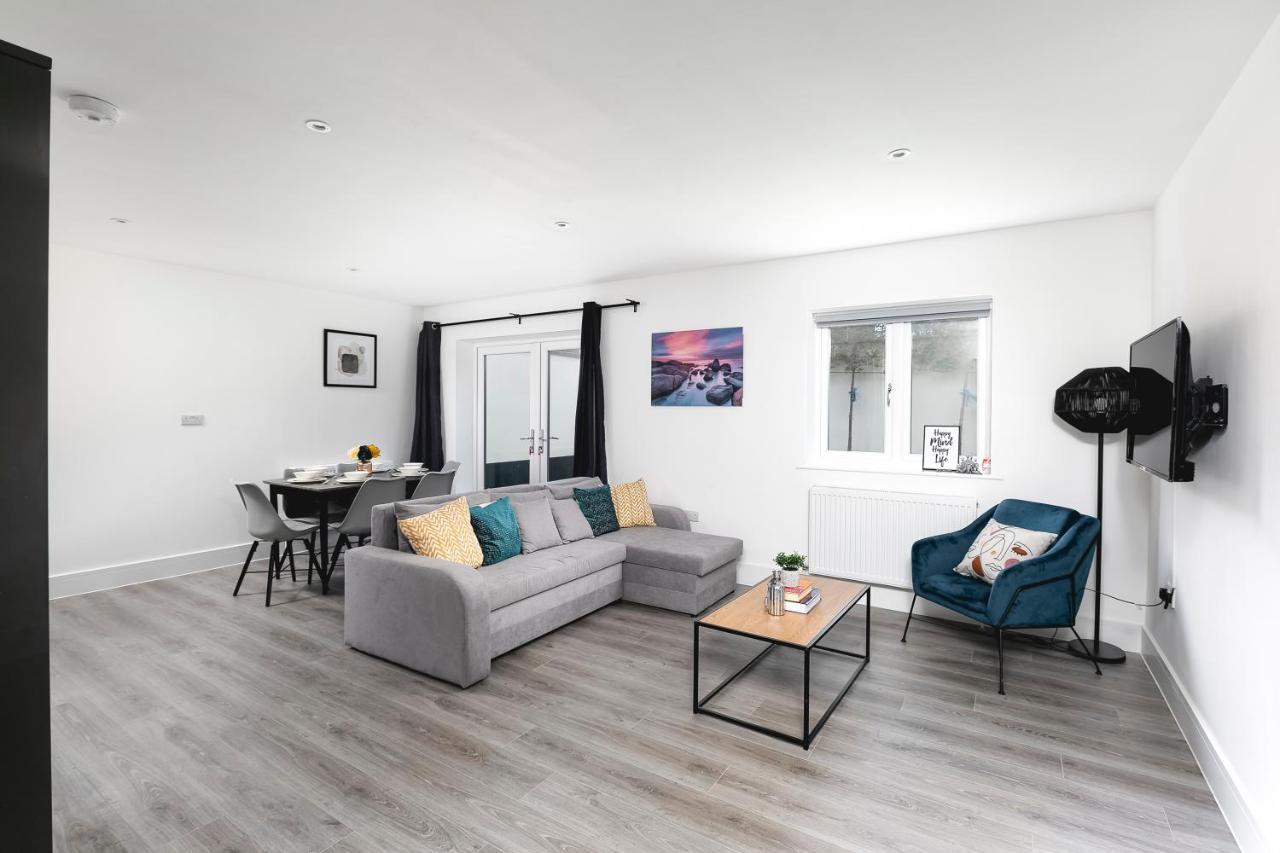 Skyvillion - London Enfield Chase Apartments With Parking & Wifi Buitenkant foto