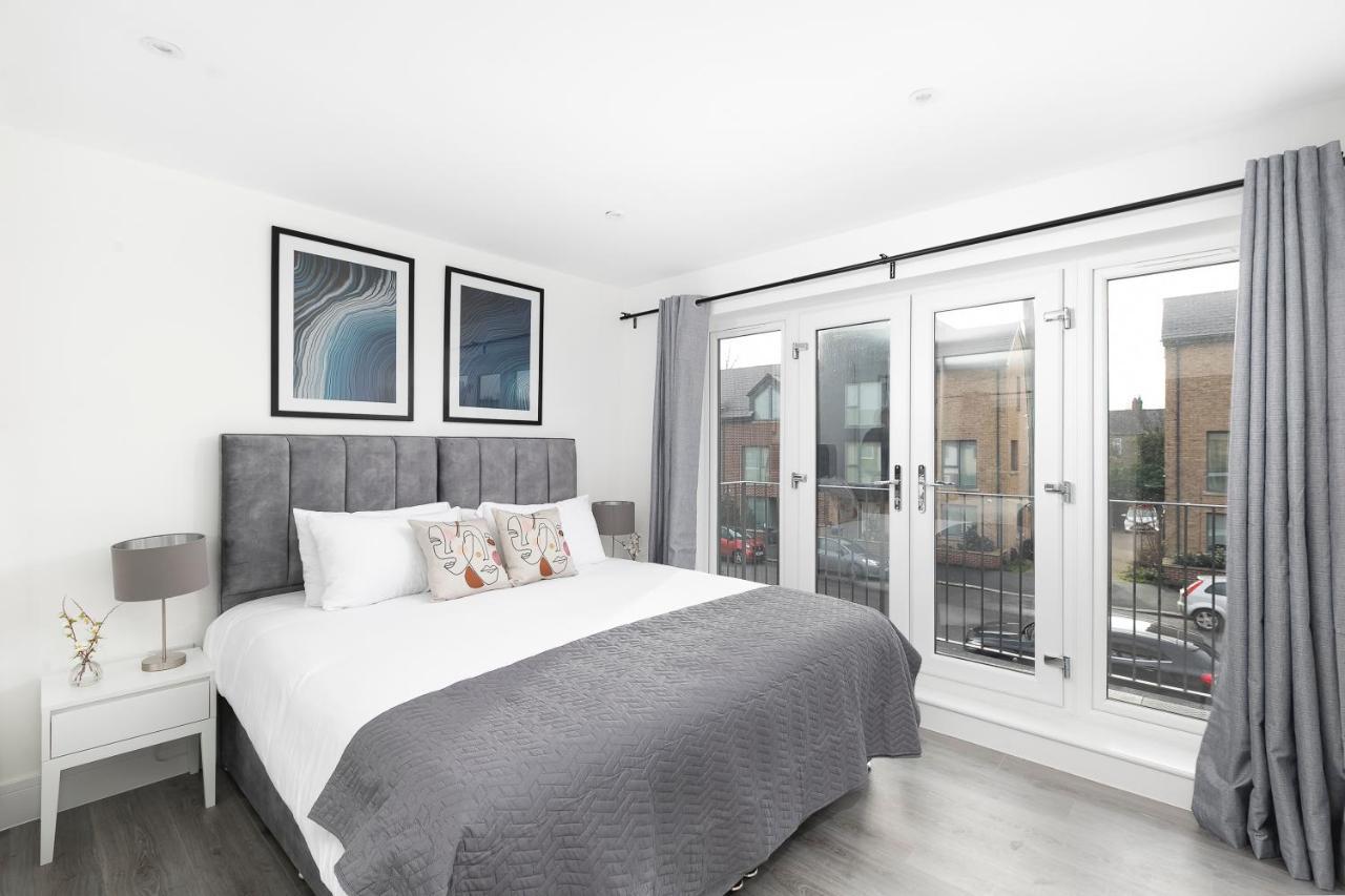 Skyvillion - London Enfield Chase Apartments With Parking & Wifi Buitenkant foto