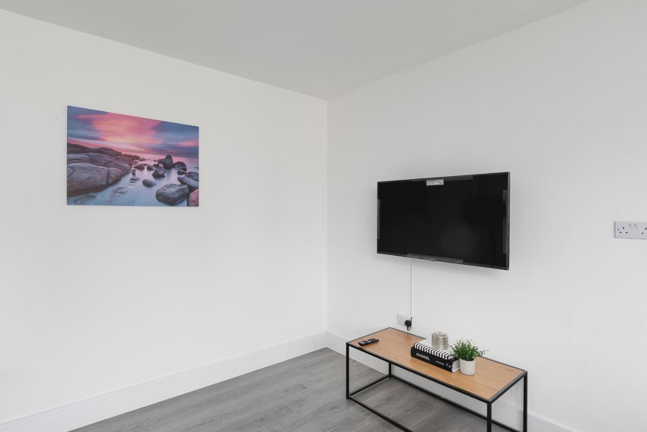 Skyvillion - London Enfield Chase Apartments With Parking & Wifi Buitenkant foto