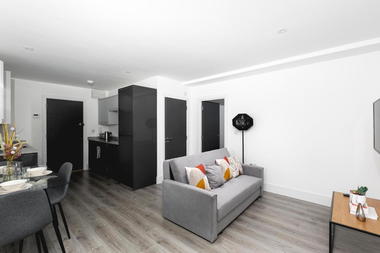 Skyvillion - London Enfield Chase Apartments With Parking & Wifi Buitenkant foto