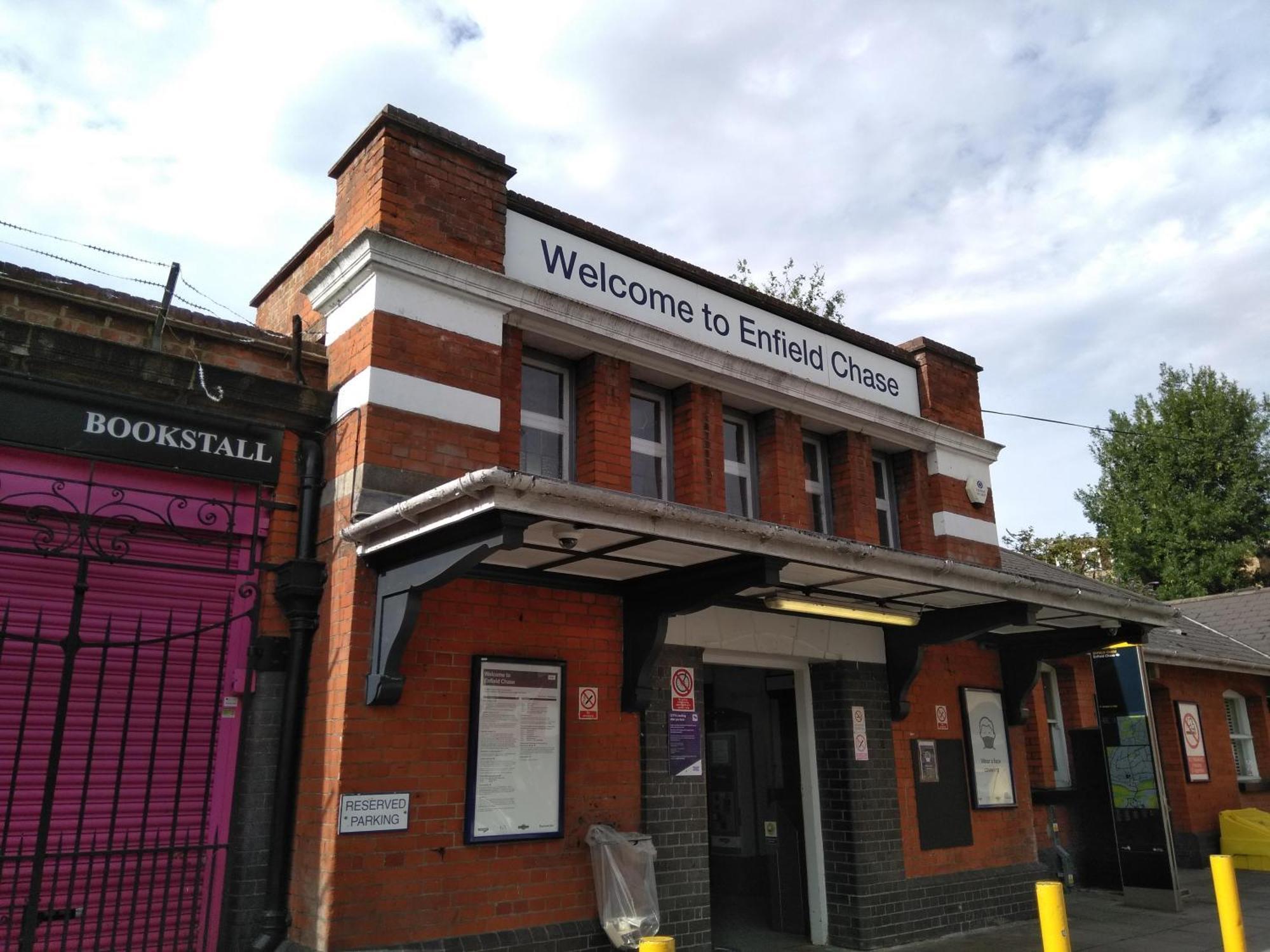 Skyvillion - London Enfield Chase Apartments With Parking & Wifi Buitenkant foto